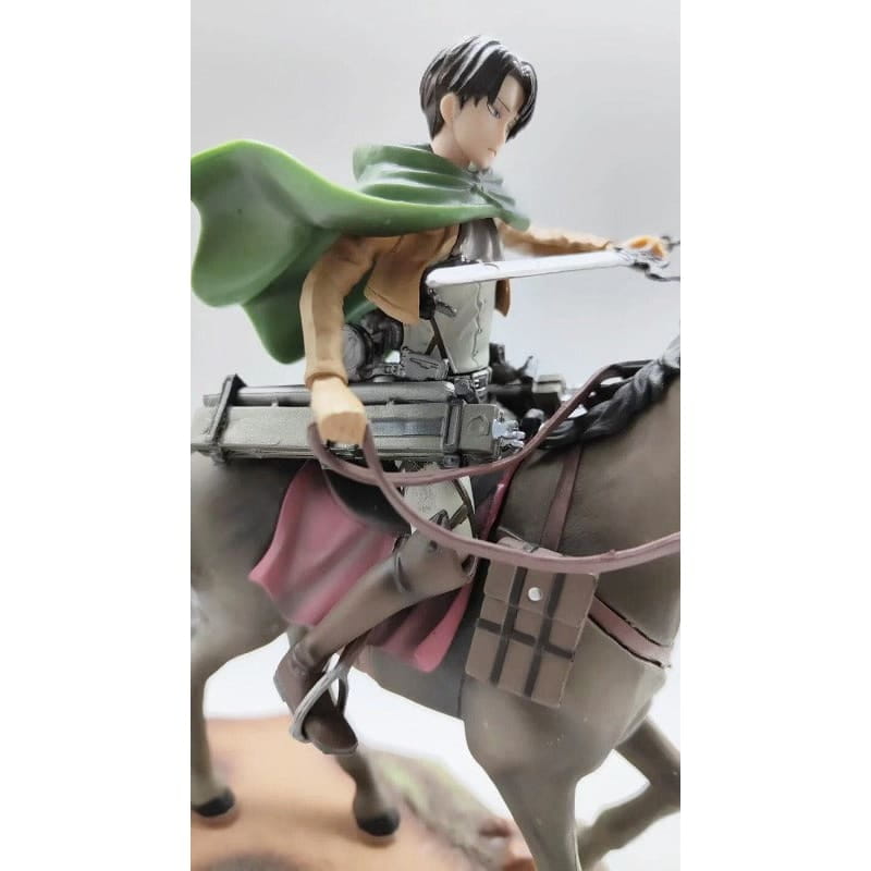 Rivaille Ackerman na koniu Figurka - Attack on Titan™
